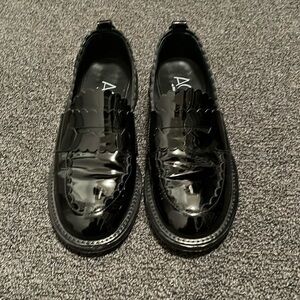 APL Women's Janise  Patent Penny Loafer- size 6